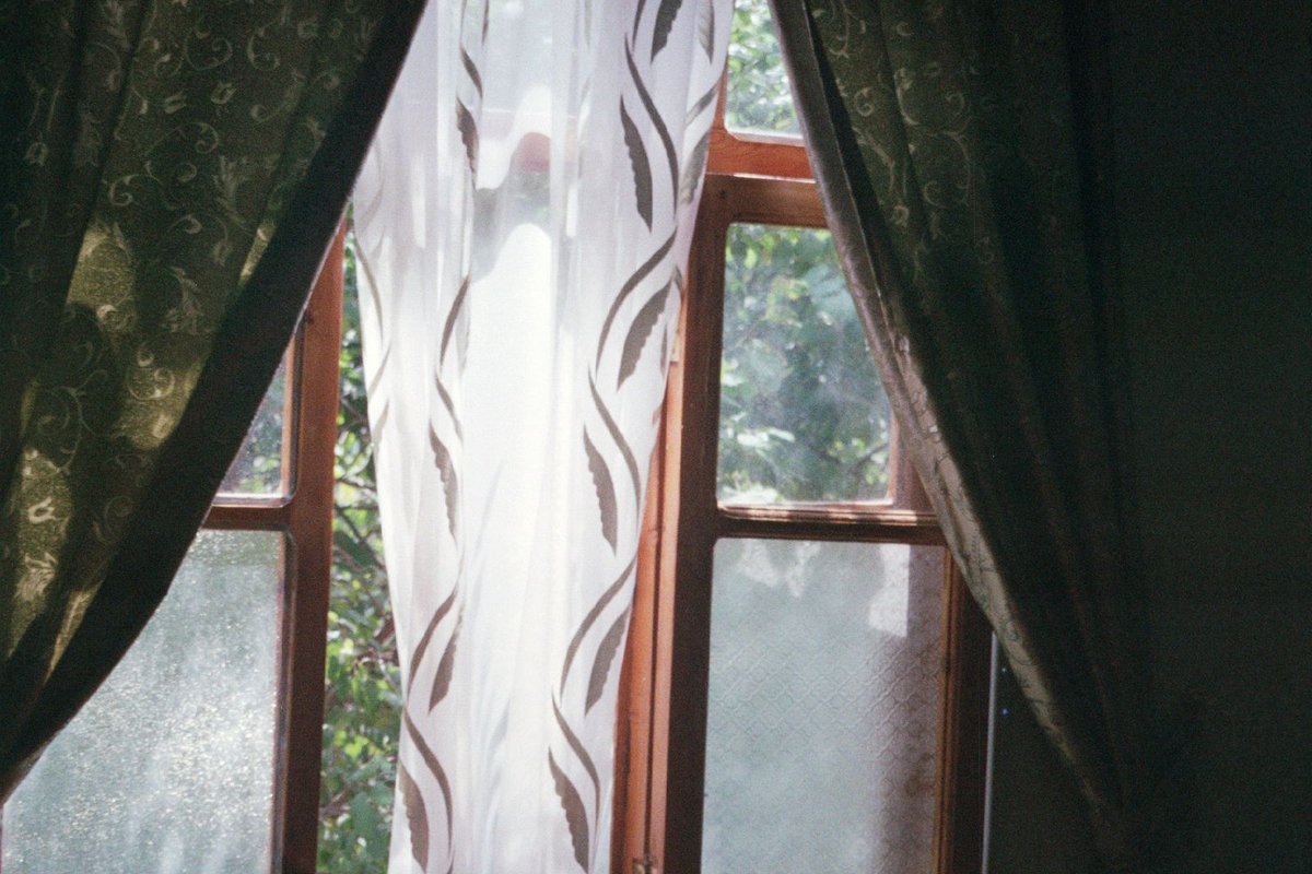 the-best-time-to-wash-curtains-blinds-and-window-treatments